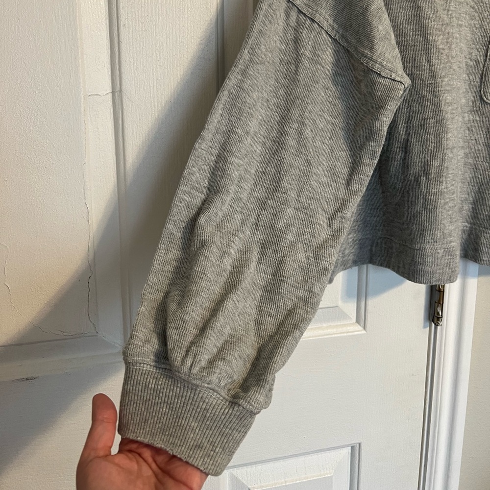 Aerie Endless Summer Crewneck Sweatshirt in Heathered Gray Boxy Fit Ribbed - Picture 4 of 8